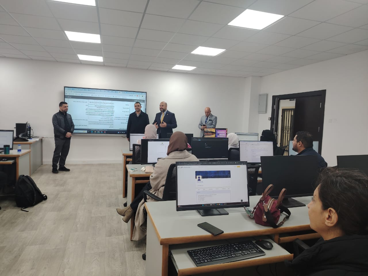 رئيس الجامعة يلتقي المشاركين في برنامج التهيئة لأعضاء هيئة التدريس الجدد ويؤكد على الارتقاء بجودة التعليم وتعزيز التطوير المستمر